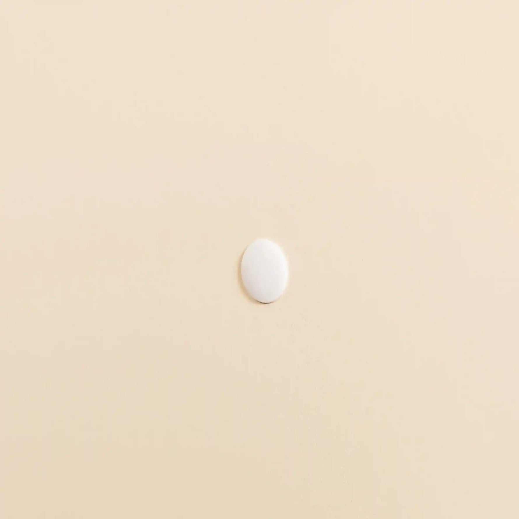 Cache-vis blanc crème installé sur un meuble PILOTIS
::visuel:creme
