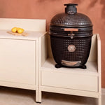 Cuisine extérieure Pilotis blanc crème avec module kamado et plan de travail en céramique blanc.
::visuel:creme