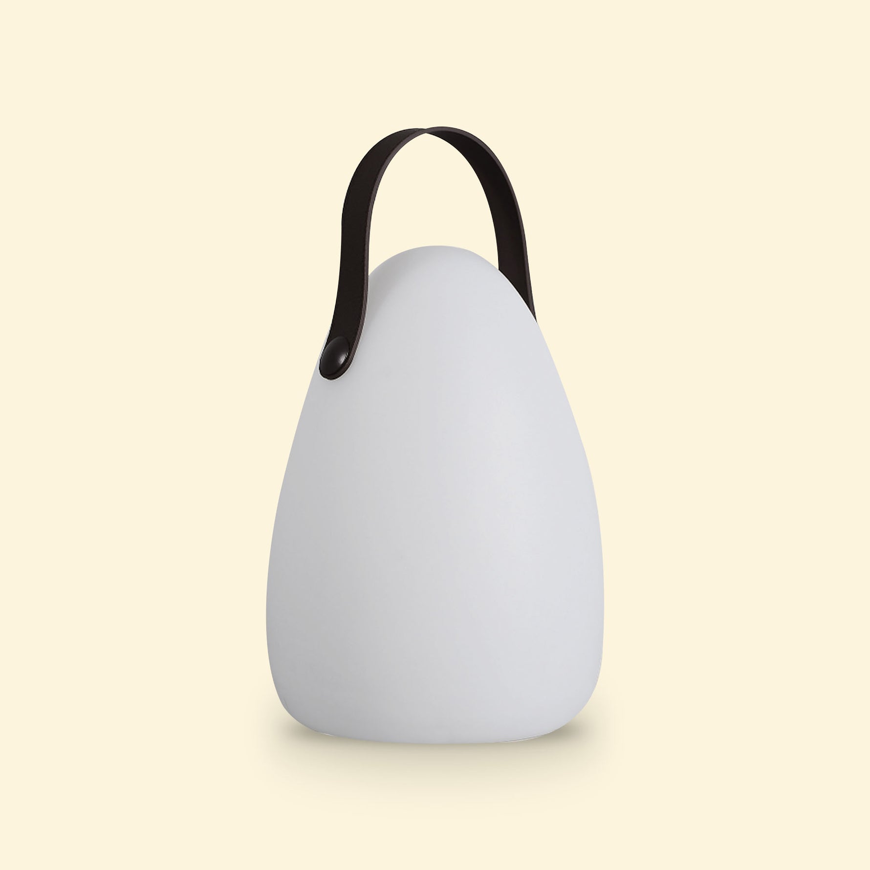 Lampe solaire d’extérieur en forme d’œuf, en polyéthylène blanc mat avec anse noire, idéale pour créer une lumière douce et chaleureuse.